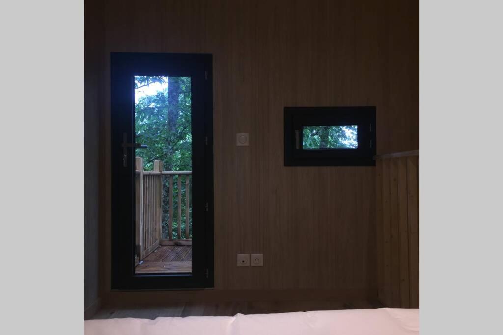 Adorable Cabane Dans Un Espace Boise Сен-Жюньен Экстерьер фото